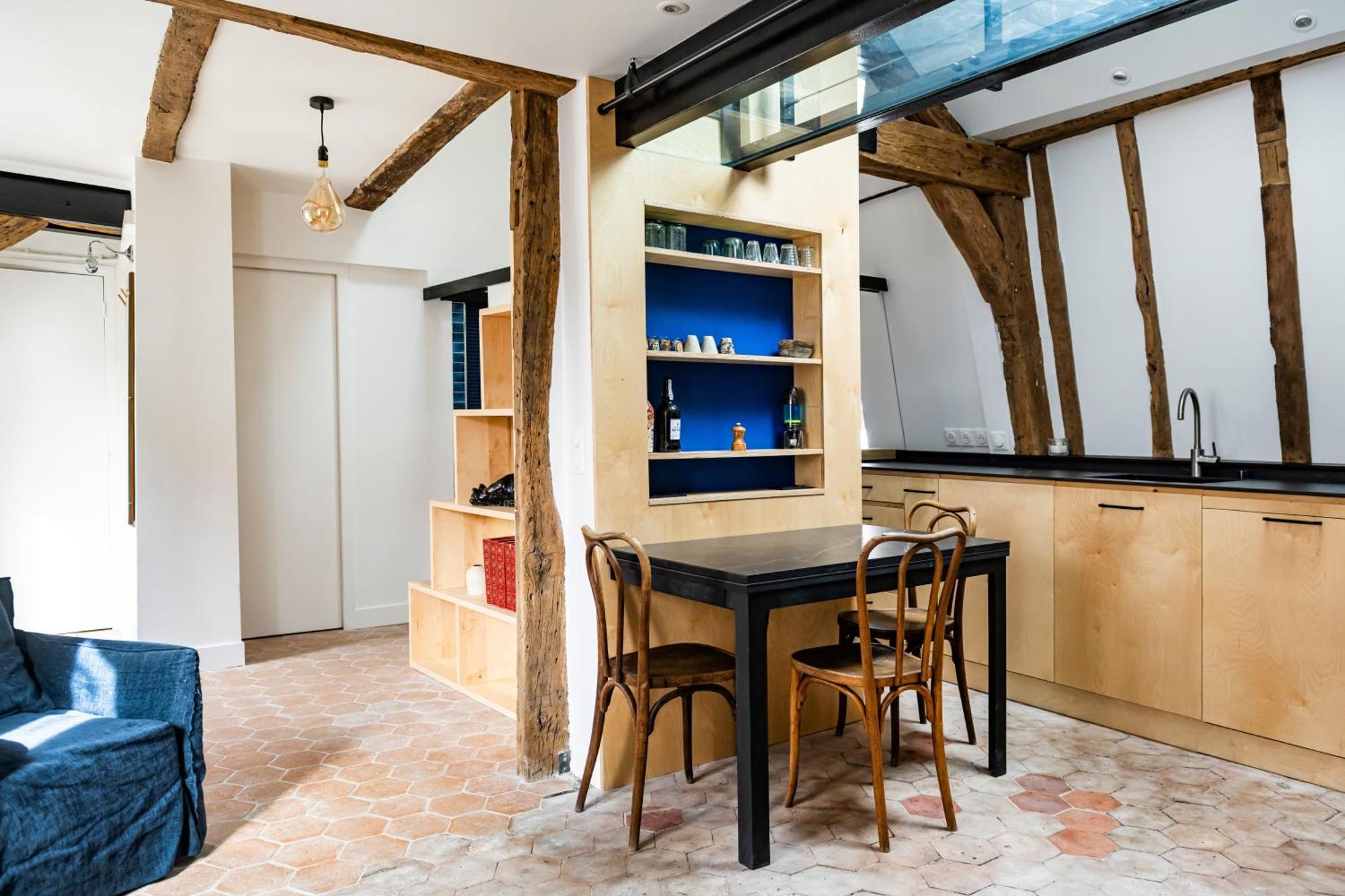 Le Saint Claude - Dans Le Marais *